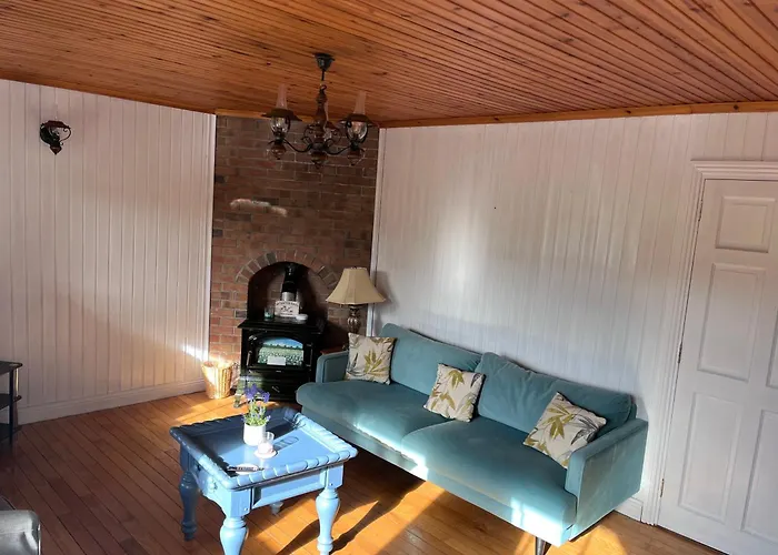 Cosy Lakeside Chalet With Option To Add Private Hot Tub