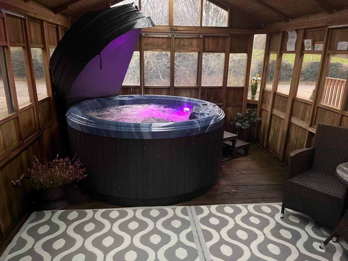 Cosy Lakeside With Option To Add Private Hot Tub Chalet Duneena